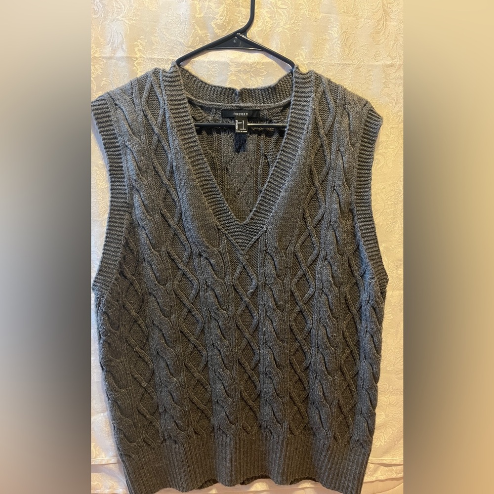 Forever 21 Gray Oversized Sweater vest  Sz L
W=19in from the waist H=28in